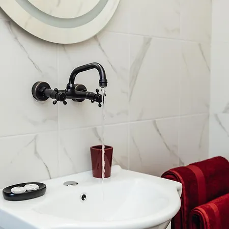 брик Guest house